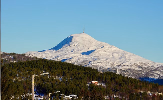 Gaustatoppen er på listen over høyeste fjelltopper i Norge etter fylke. Så fikk du den gratis. ILL.FOTO: Envato